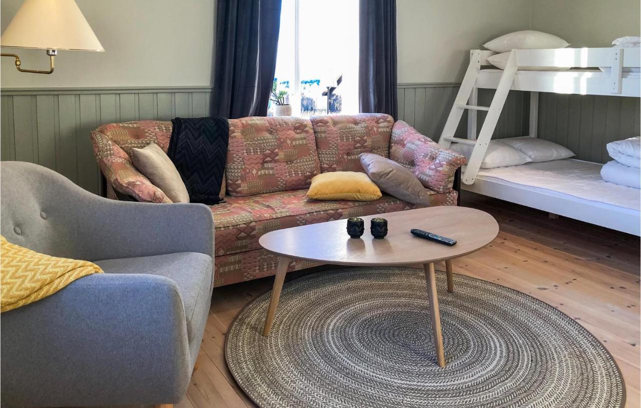 Cozy Home In Raettvik With Kitchen Zewnętrze zdjęcie