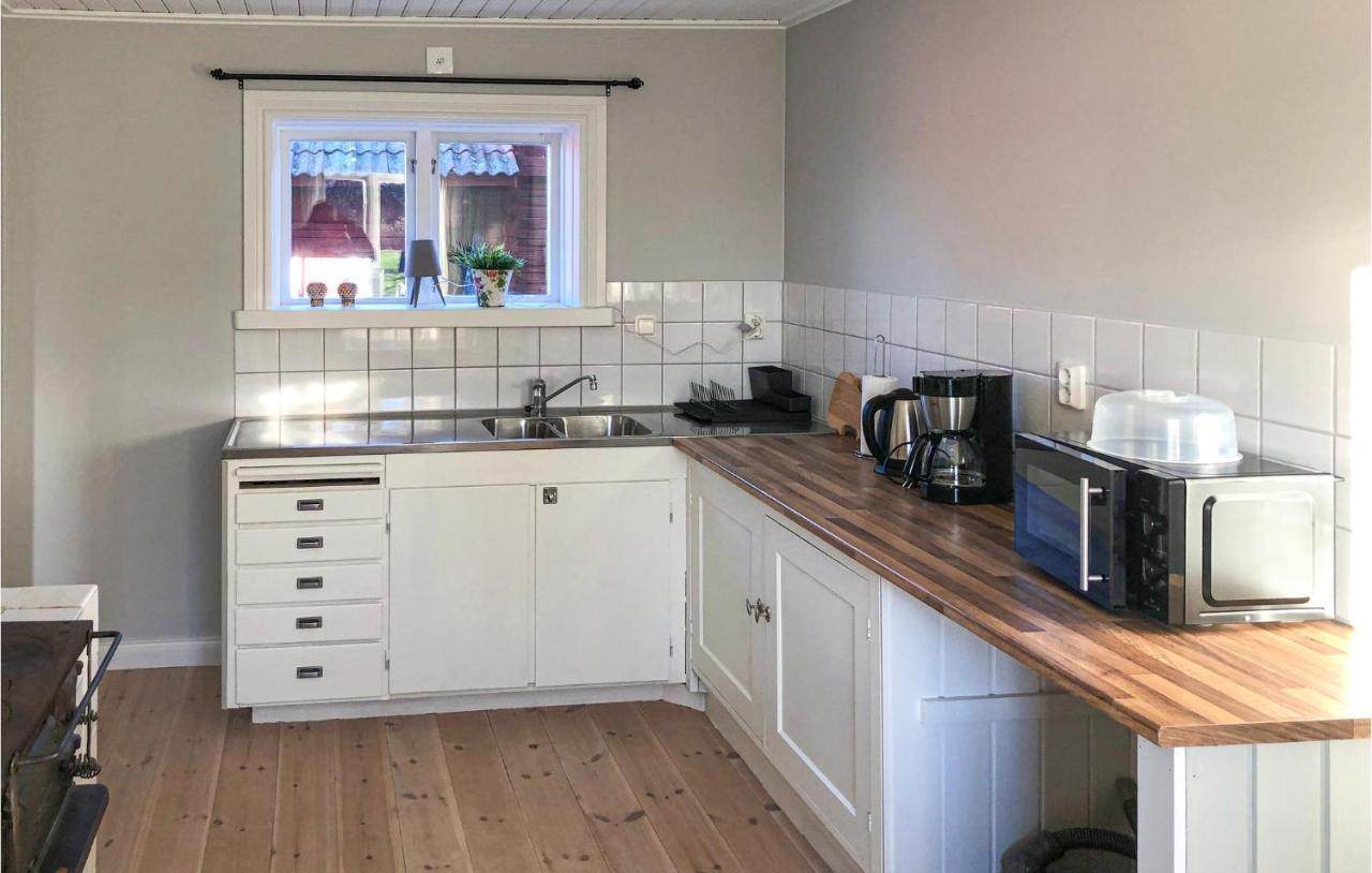 Cozy Home In Raettvik With Kitchen Zewnętrze zdjęcie